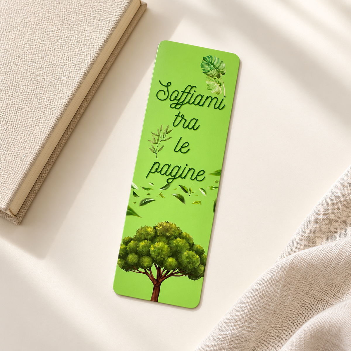 Segnalibro verde Soffiami tra le pagine con foglie e albero
